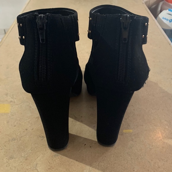 Women Shoes - Picture 4 of 5